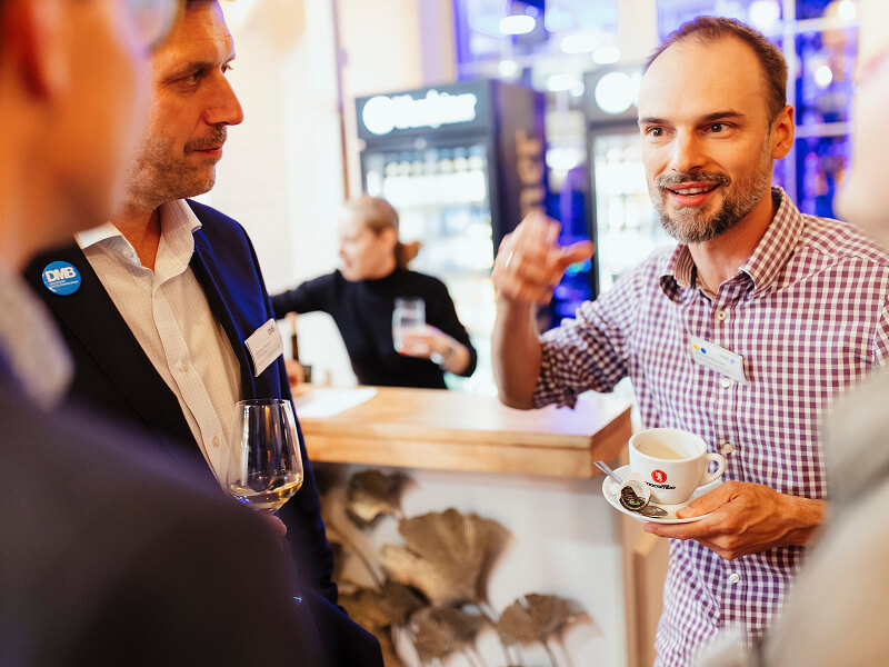 Benjamin Burkard beim Get Together mit Veranstaltungsteilnehmern